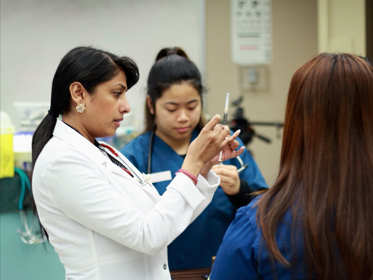 VCareerCollege's tweet image. #ThrowbackThursday
Every practice session gets you closer to becoming the nurse someone will rely on.
A look back at one of our PN classes - where skills are built, confidence grows, and future nurses take shape one step at a time.
Learn more: bit.ly/4bfQzWL
#VaCC