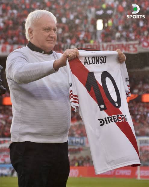 El máximo ídolo vivo que tiene River. 73 años, los homenajes se hacen en vida. Urgente ponerle Norberto Osvaldo Alonso a la Belgrano o la Centenario
