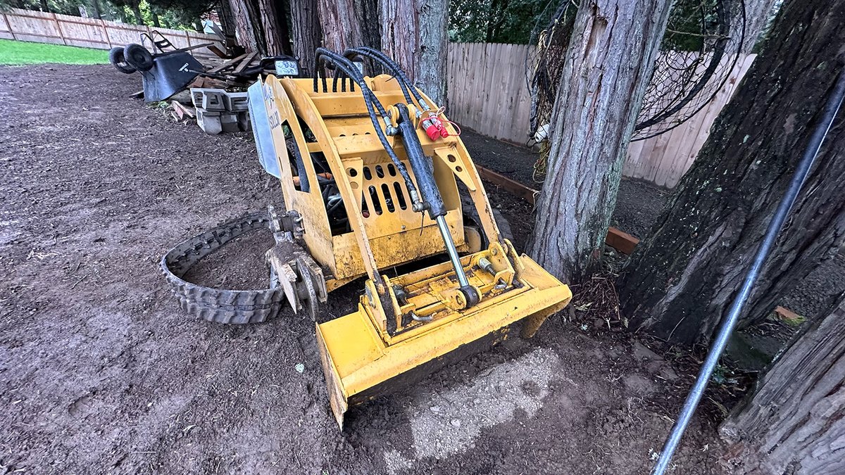 viqan's tweet photo. Rubber Track Fitment for the SDLL30 Mini Skid Steer https://t.co/ayw3ELFxhq https://t.co/Cvw7RLWYn7