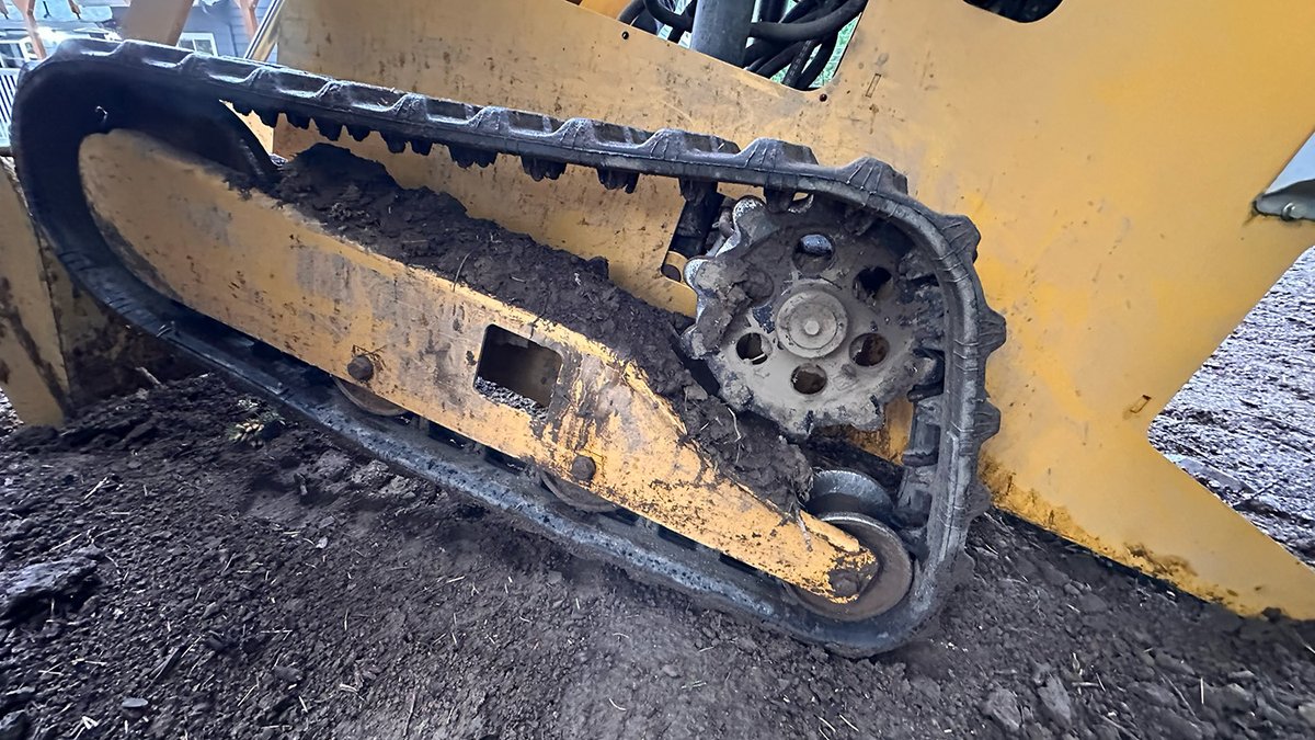 viqan's tweet photo. Rubber Track Fitment for the SDLL30 Mini Skid Steer https://t.co/ayw3ELFxhq https://t.co/Cvw7RLWYn7