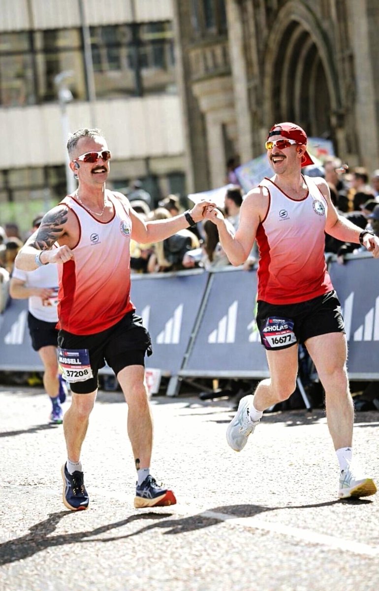 RunNicholasRun's tweet image. Manchester Marathon 2026, was absolutely amazing! Three goals set, all achieved! 
🏆 finish in sub 4 hours  
🏆 no walking 
🏆finish together. 
⏱️03:53:22 🥳
#ManchesterMarathon #FriendGoals #Running