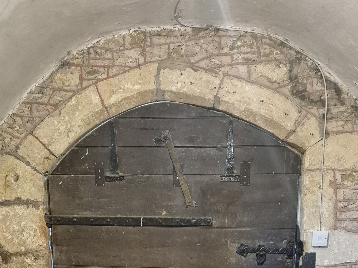 TheHistoryMouse's tweet image. As if the south porch doorway wasn't strange enough, the top section of the door was hinged for some reason (Mouse not know why) and relatively recently plates have been fitted to remove that facility (look at the fixings) #StMartinNorthStoke #Somerset for #AdoorableThursday