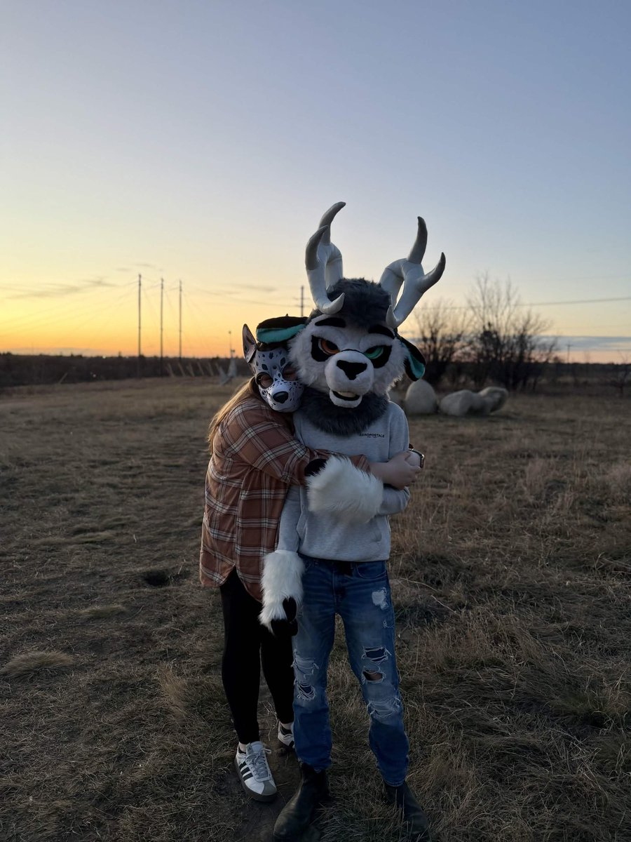 There once was a dog and a deer… and idk what happens next 
.
.
.
.
. 
🦌: <a href="/Juulthemuley/">Juul 🦌</a> 
🐶🪡: <a href="/GrungeBunnyGear/">Grunge Bunny</a>