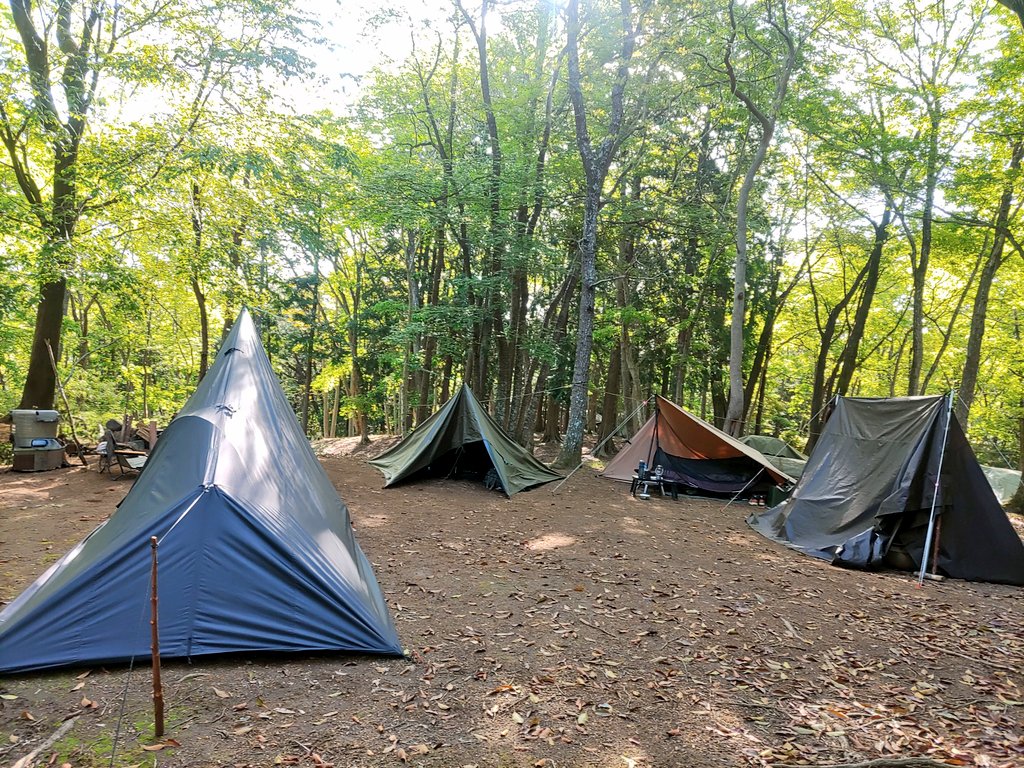 JIMNYdeCAMP's tweet photo. おはようございます🙂‍↕️

タープ縛りグルキャン⛺

あんな形とかこんな形とか
やってみたかった形を色々試し張りして楽しみました😄

そしてそれぞれの形に着地して
タープ村の完成となりました♪

皆様今日も1日安心安全にお過ごしください⛺

#CAMPBEAN
#豆魔女会
#notnow https://t.co/tG1tm1mst2