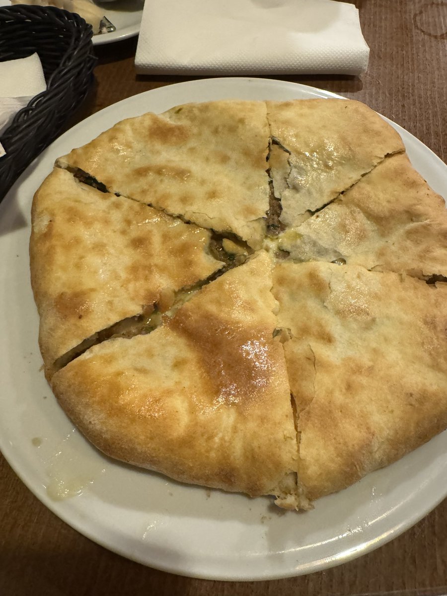 FuelTrek's tweet image. ポーランド🇵🇱のクラクフに来ました。
が、食べたのはジョージア🇬🇪料理
CHINKALIめちゃうまいね😋

#ジョージア #georgia #krakow