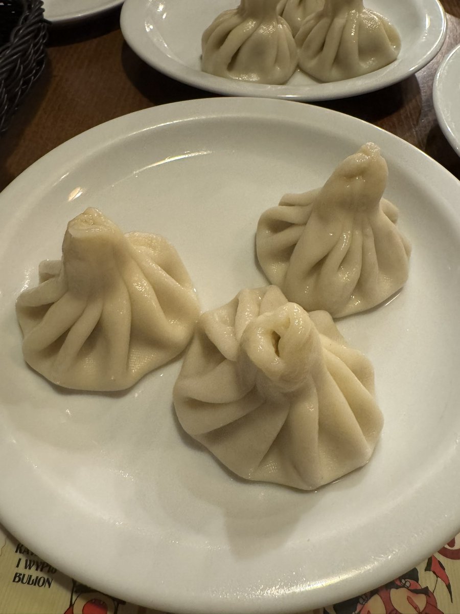 FuelTrek's tweet image. ポーランド🇵🇱のクラクフに来ました。
が、食べたのはジョージア🇬🇪料理
CHINKALIめちゃうまいね😋

#ジョージア #georgia #krakow