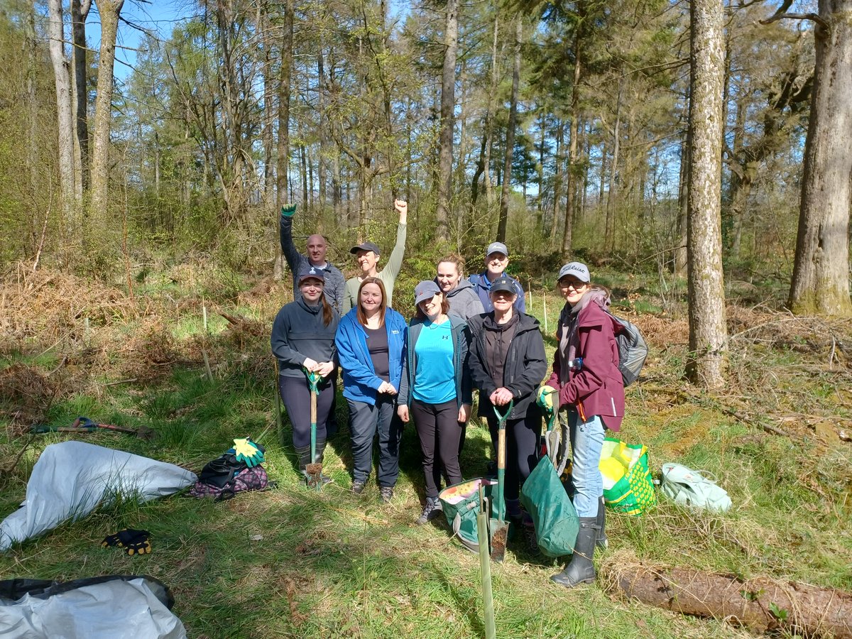 EadhaAspen's tweet image. Great work today by #volunteers from @ACommunities who planted 300 trees in the beautiful Houston policy woodlands to replace those lost in storms. Thanks to funding from @EngageNews1 and support from #naturefix