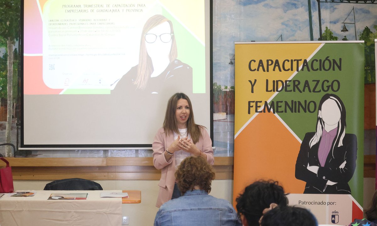 aytocabanillas's tweet photo. UNA QUINCENA DE MUJERES EMPRESARIAS SE FORMAN EN CABANILLAS SOBRE USO DE LINKEDIN 

Una quincena de empresarias y autónomas participaron este jueves en una jornada del «Programa de Capacitación para Empresarias» celebrada en Cabanillas.

https://t.co/eGL0sDQZ2M https://t.co/8WSmoyM9mq