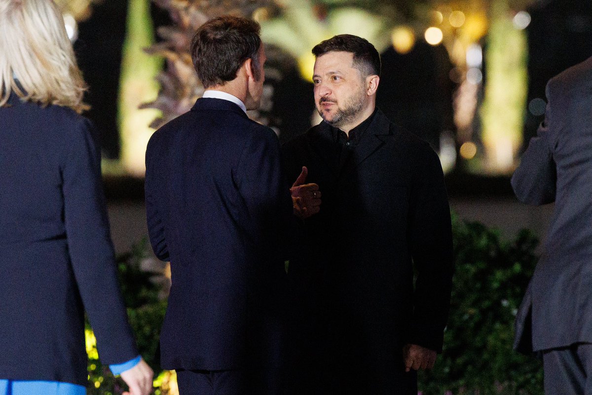 EmmanuelMacron's tweet image. Pleased to meet with President @ZelenskyUA again on the sidelines of the informal European Council in Cyprus.
                   
I welcome the release of the European loan for Ukraine, which sends a very strong signal of our determination to continue standing by Ukraine’s side.