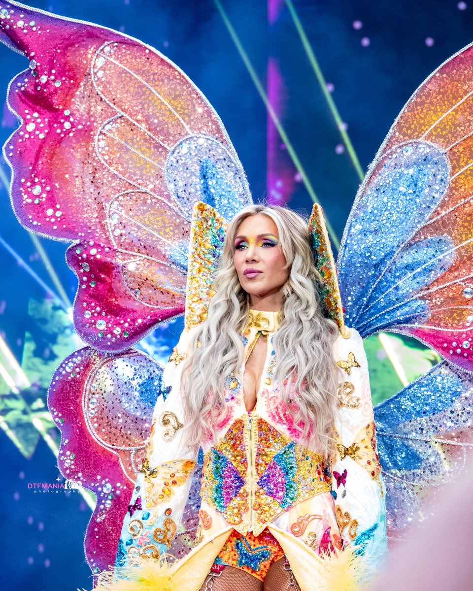 NÃO TEM COMO DISCORDAR! 🤍✨

Nikki e Brie Bella nomearam Alexa Bliss e Charlotte Flair como os melhores looks da WrestleMania.

(Via: Podcast das Gêmeas Bellas)