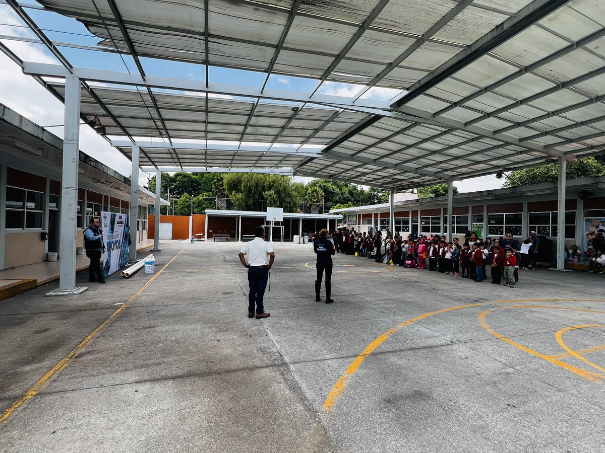 AnaBalderasMx's tweet image. Muy feliz de visitar la Escuela Dr. Mariano Gerardo López en mi querida cabecera municipal, donde tuvimos la oportunidad de entregar apoyos y seguir trabajando de la mano con nuestra comunidad educativa.

#TrabajandoPorLaGente #EducaciónPrimero #Apoyos #CompromisoCumplido