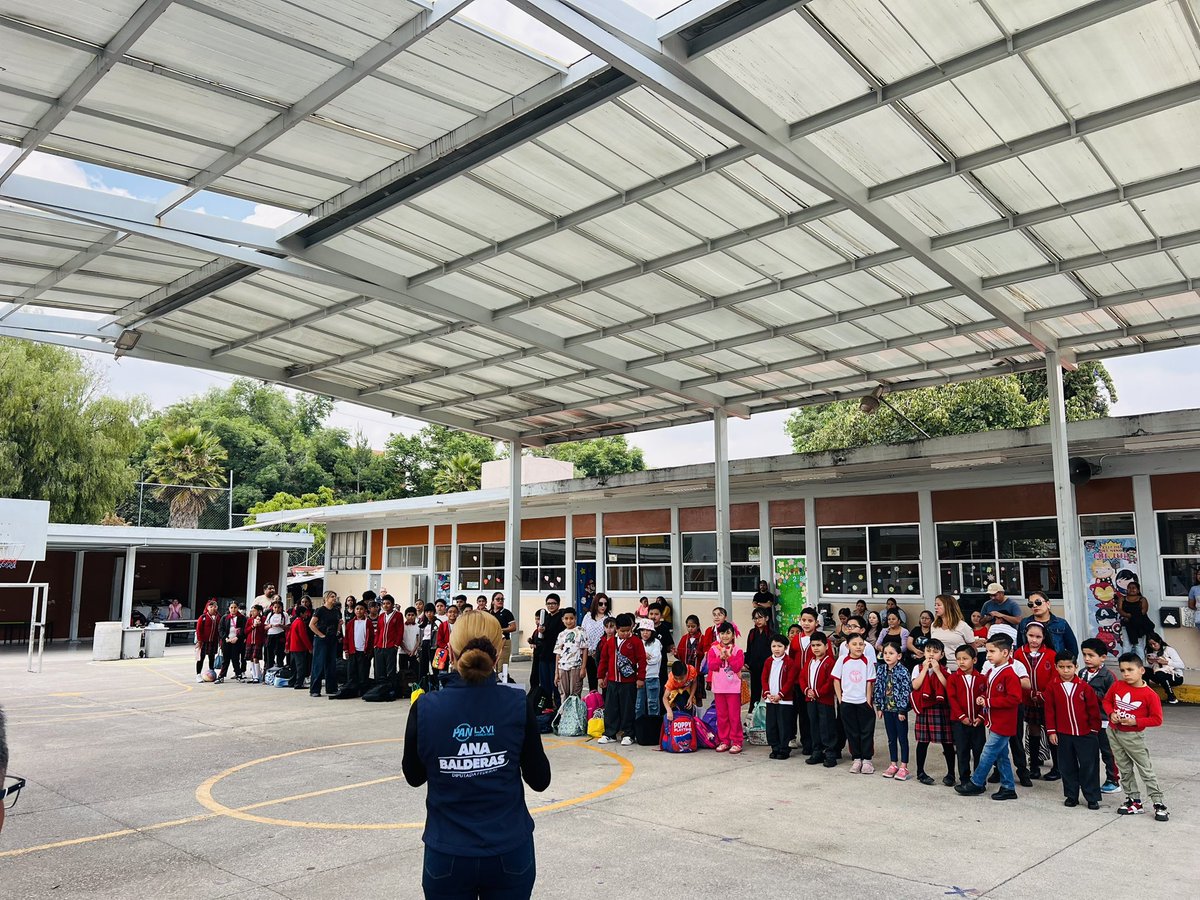 AnaBalderasMx's tweet image. Muy feliz de visitar la Escuela Dr. Mariano Gerardo López en mi querida cabecera municipal, donde tuvimos la oportunidad de entregar apoyos y seguir trabajando de la mano con nuestra comunidad educativa.

#TrabajandoPorLaGente #EducaciónPrimero #Apoyos #CompromisoCumplido