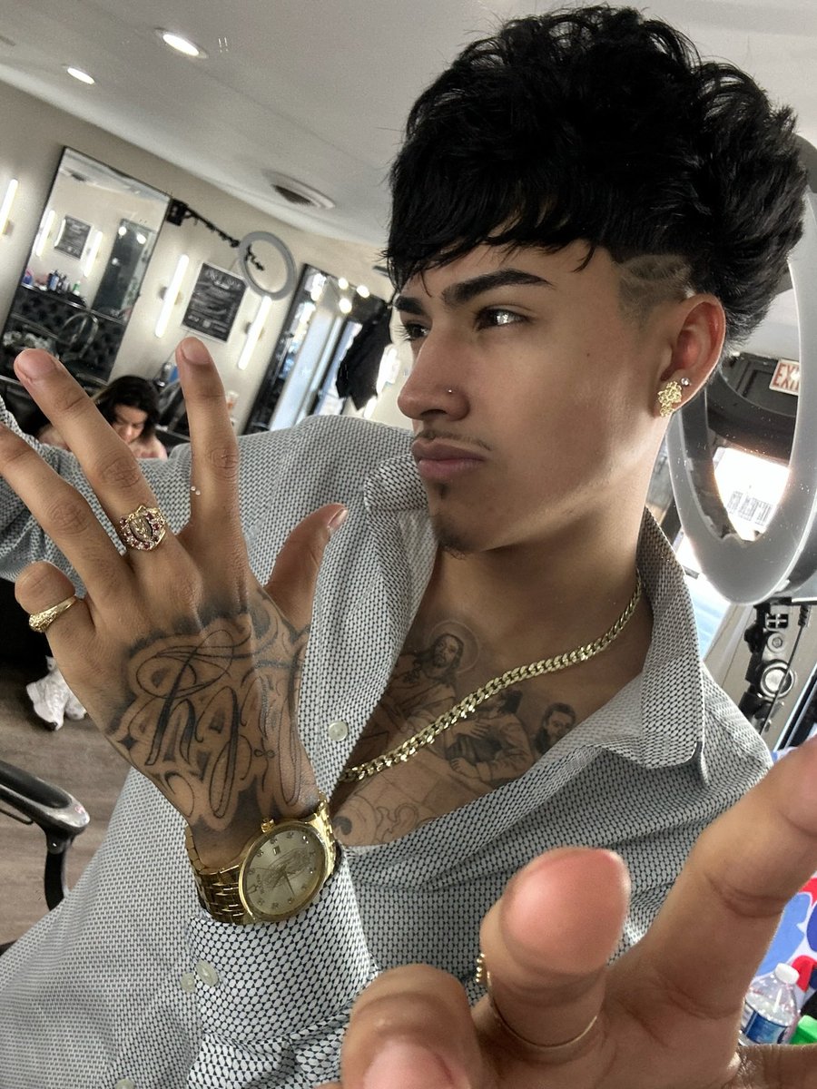 slimreapervip's tweet photo. anyone want to fuck a tatted guy? https://t.co/9iLY0qv5it