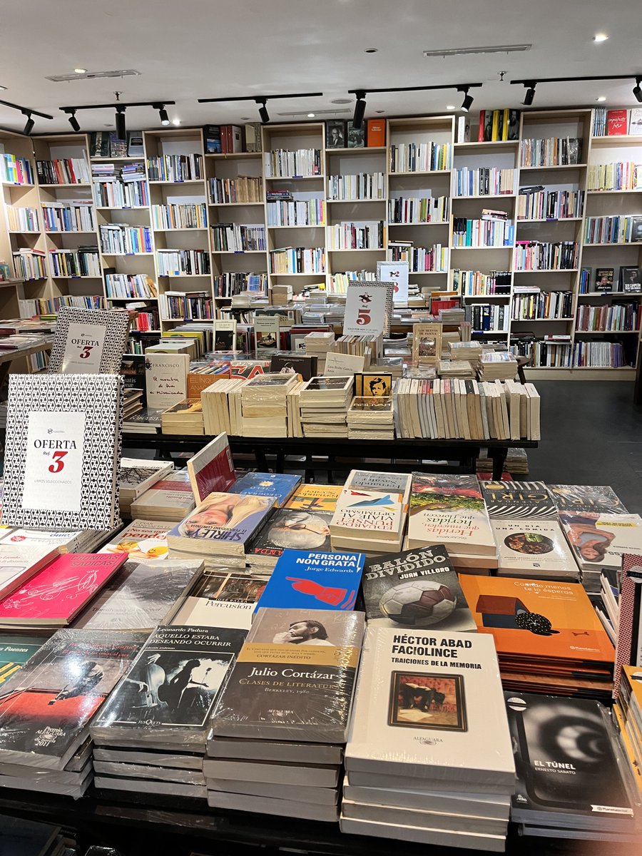 Si les gusta a leer en la librería Alejandría, en el líder celebran el día del libro con maravillosas obras a precios increíbles, 3€, 5€ y 8 euros. @xariellsarabia