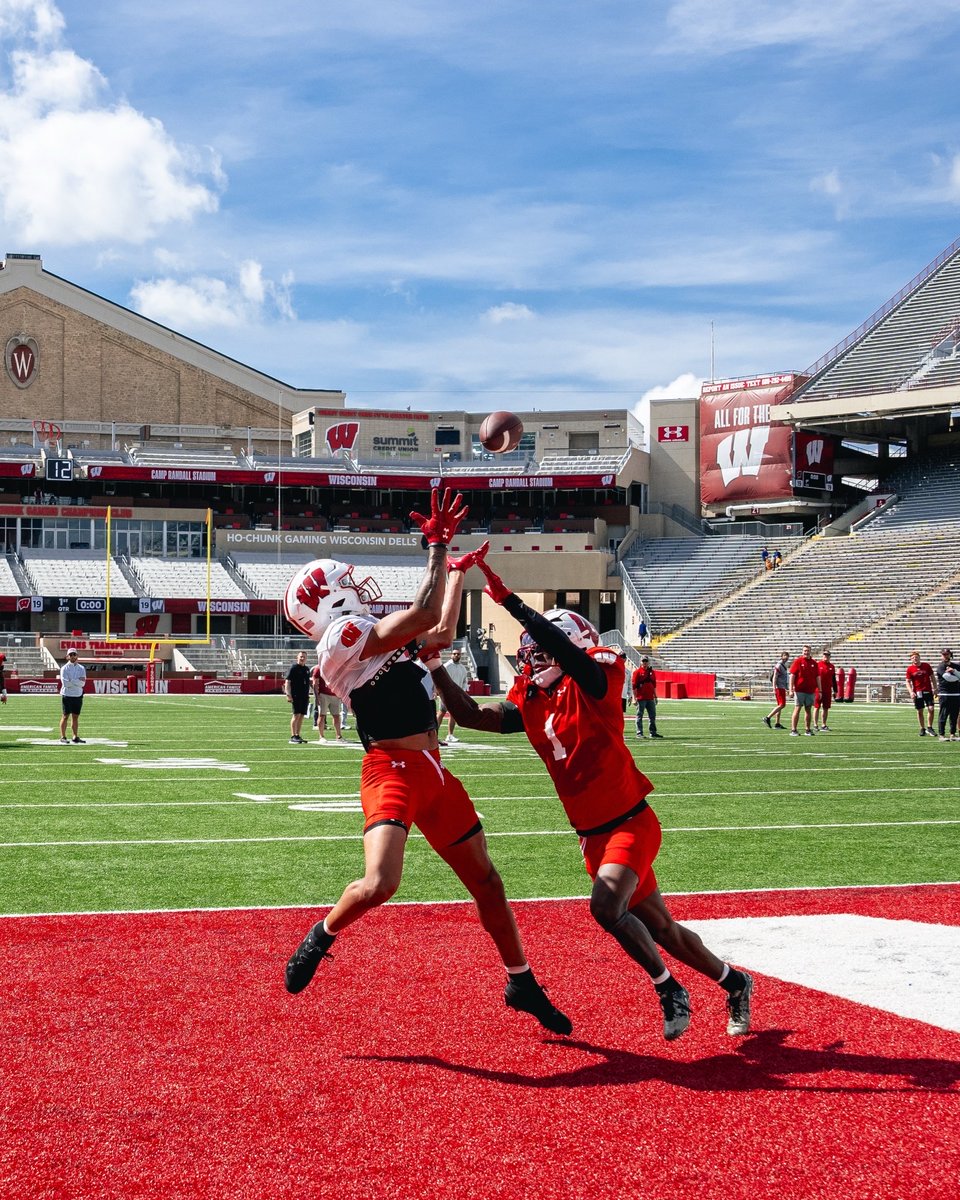 Wisconsin Football tweet media