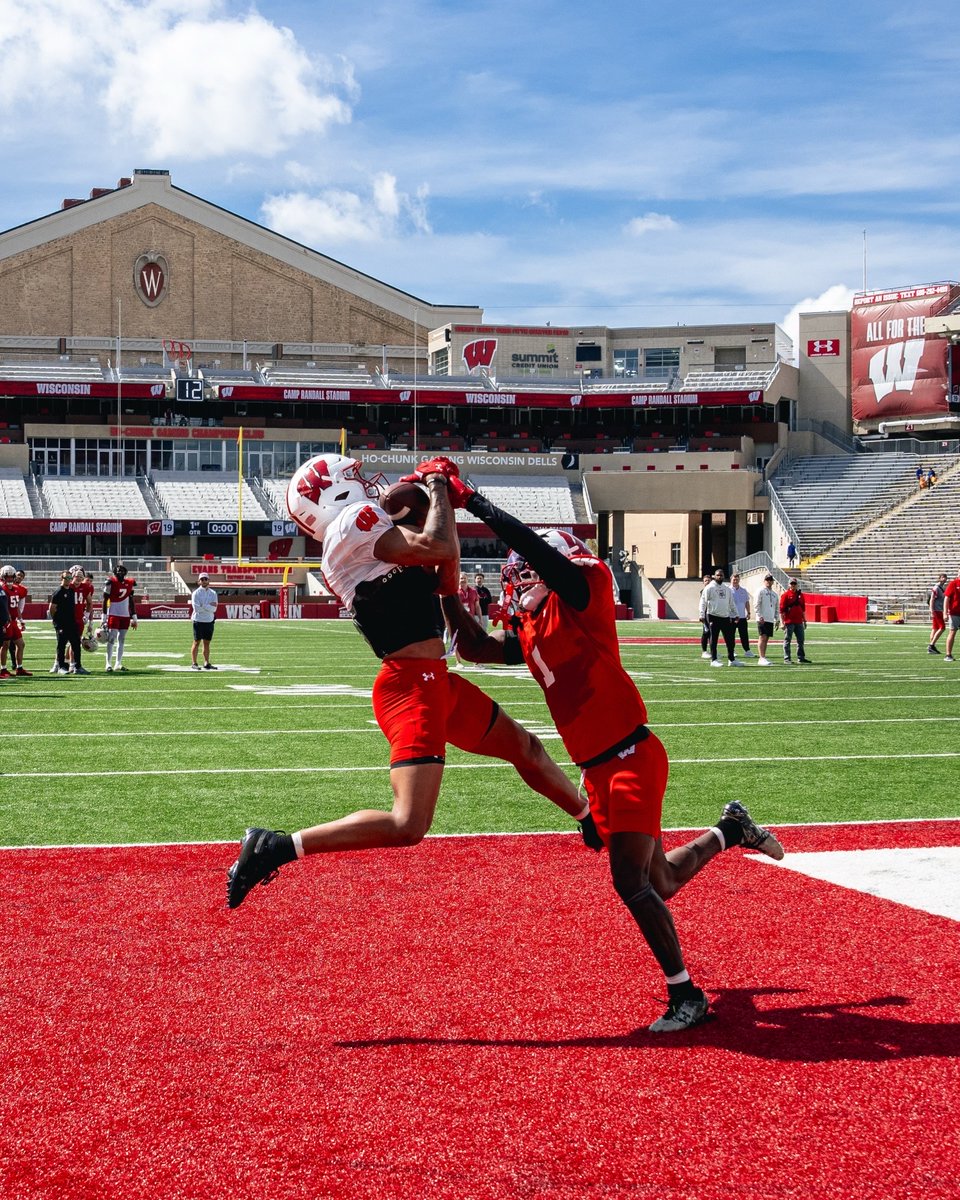 Wisconsin Football tweet media