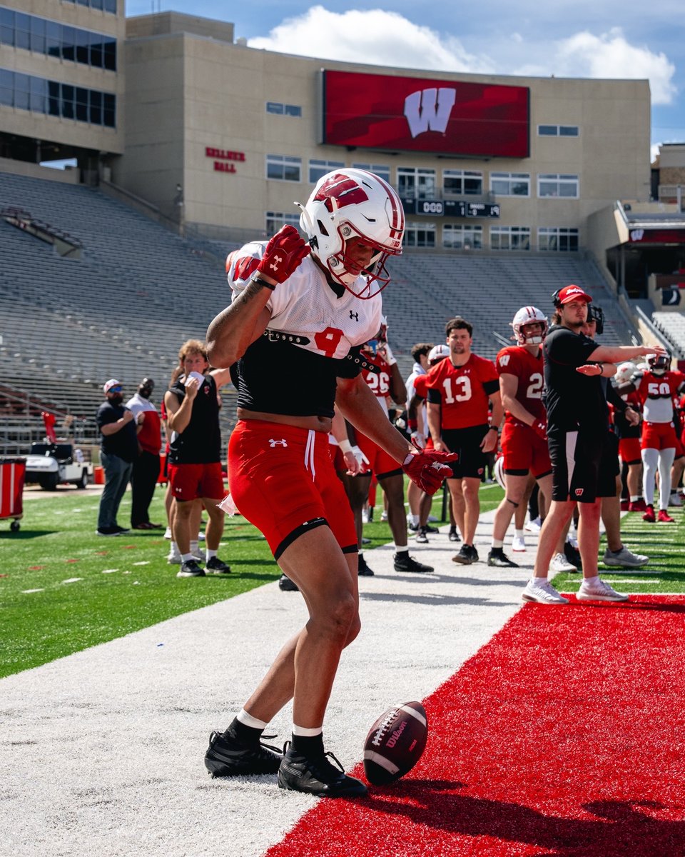 Wisconsin Football tweet media