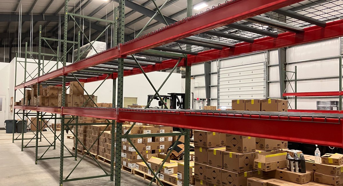 Cranston_MHEC's tweet image. Recent pallet rack projects from this year—built for real operations, efficient storage, and long-term performance. 

Different facilities. Different challenges. Same goal, getting the storage right..

#PalletRacking #WarehouseOperations #MaterialHandling #Cranston #BuiltToWork