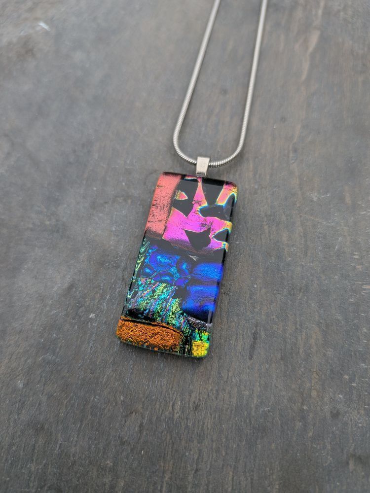 Samphireglass's tweet image. Stunning vibrant handcrafted dichroic glass necklace. Beautiful shimmering pink, blue and red coloured pendant. Lovely gift ideas. 

#shopindie #giftideas #handcrafted

samphireglass.etsy.com/listing/448665…