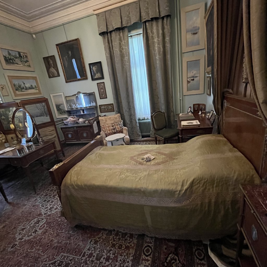Huis Doorn, dernière demeure du Kaiser Guillaume II. Un manoir, situé aux Pays-Bas, qui a servi de lieu d’exil au dernier empereur d’Allemagne et  un refuge où il a forgé de vains espoirs d’une restauration de la monarchie. Il y vécut de 1920 jusqu’à sa mort en 1941. #WW1
