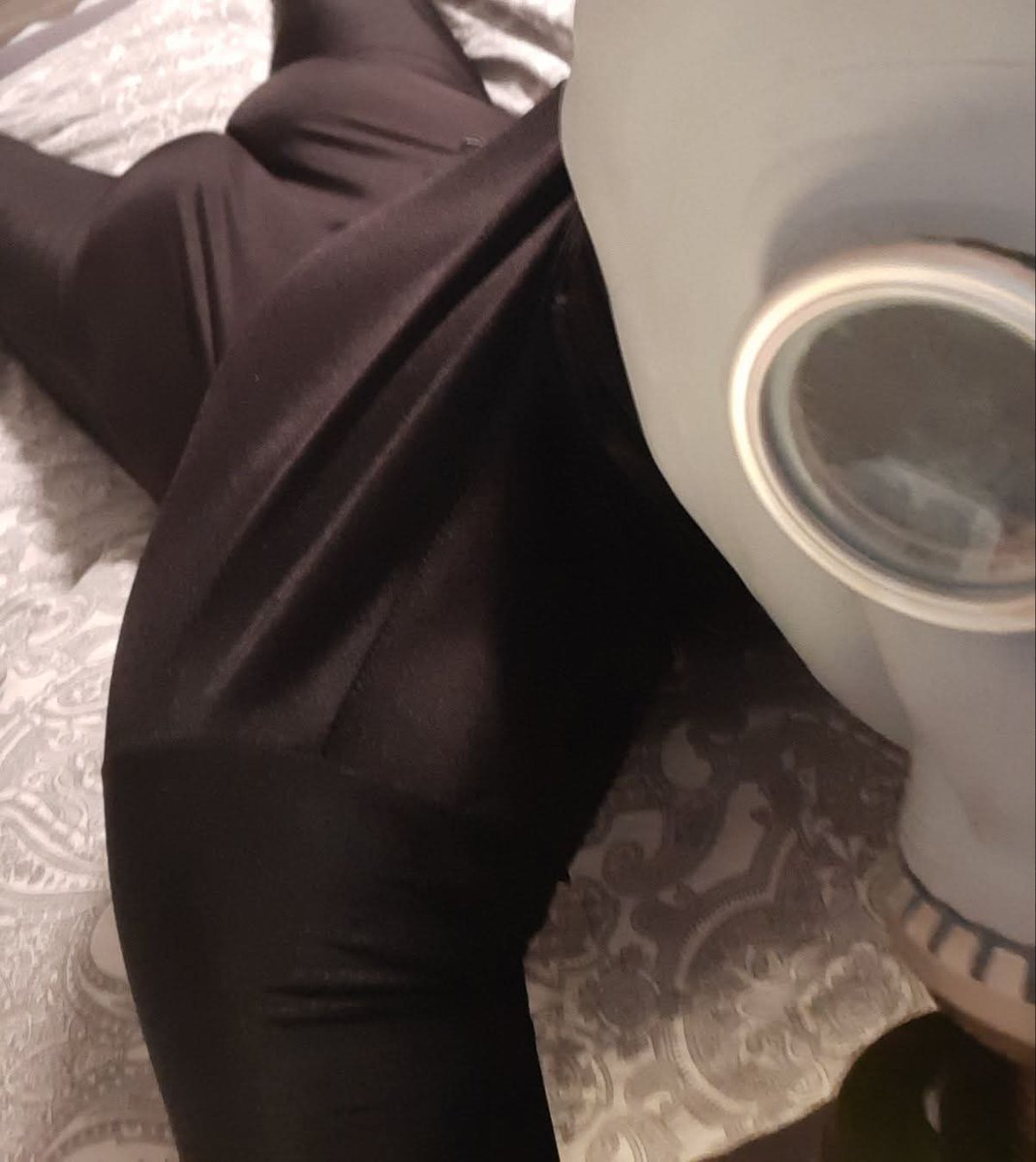 steghosenboy's tweet photo. #zentai #gasmask #spandex #lycra https://t.co/U2IgLpuzA8