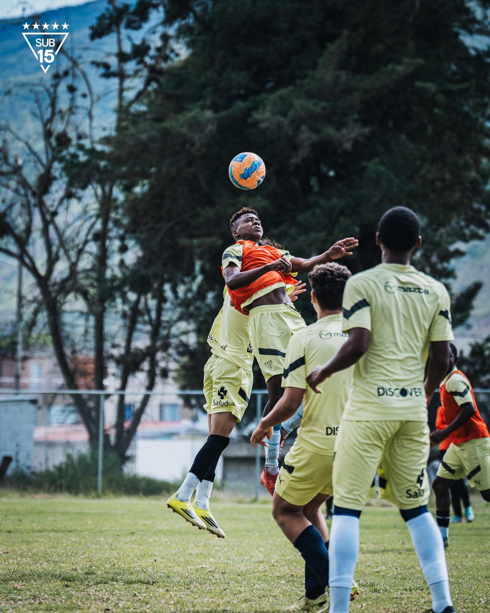 Formativas_LDU's tweet image. ¡Último entrenamiento previo a nuestro partido de este viernes! 🫡🫵 

#U15 #MiniGuerreros