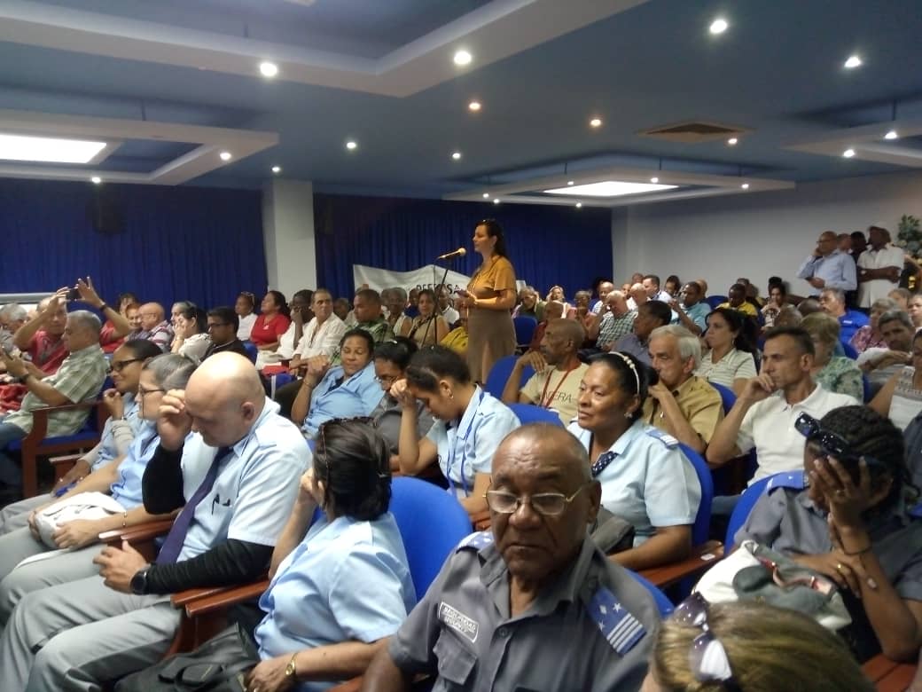 Hoy los trabajadores del <a href="/MitransCuba/">Ministerio del Transporte de Cuba</a> hicimos patente nuestra firme posición de defender la soberanía de la #Patria ante los intentos beligerantes del gobierno de los EEUU. El movimiento #MiFirmaPorLaPatria es ante todo un acto de exigencia de respeto a nuestro pueblo. #Cuba