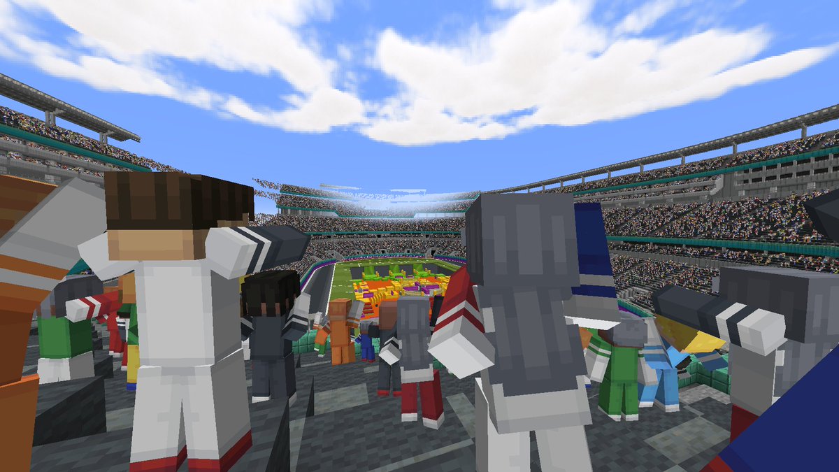 mokeycrue's tweet photo. Do nada um evento de futebol do @KarlJacobs_ https://t.co/dg7rndocZ6