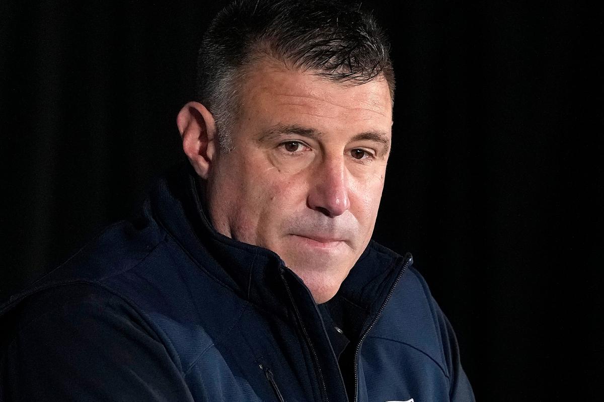 PageSix's tweet photo. Patriots release statement on Mike Vrabel and Dianna Russini’s photo scandal https://t.co/F6X2hOxZJh https://t.co/PjpbzTH15j