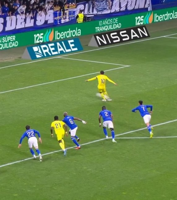 misma jugada, distinto criterio, un único perjudicado: el real oviedo