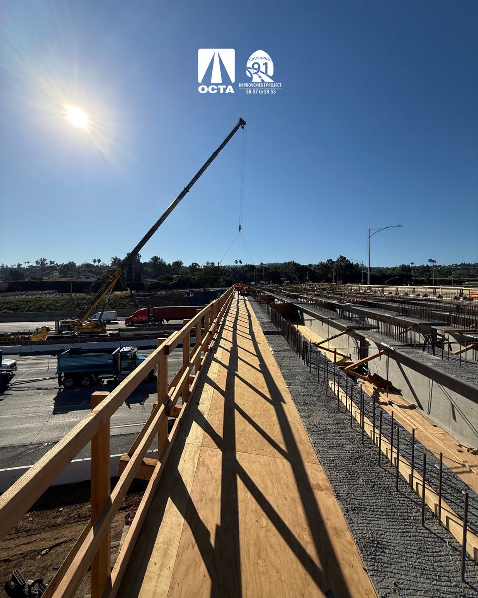91improvements's tweet photo. Bridge construction is moving forward 🚜 Swipe to see the latest progress on the new Lakeview Avenue Bridge deck. One step closer to the deck pour, another major milestone for the project. https://t.co/nVN12WE8pq