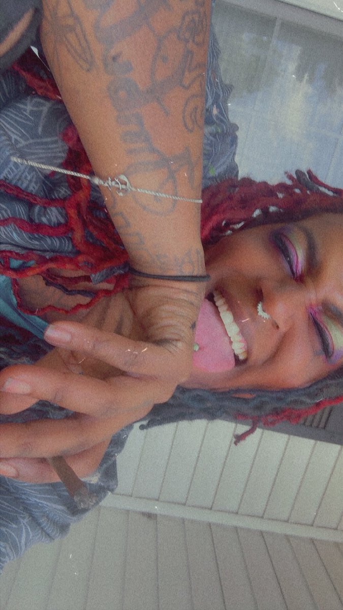 92sturdy's tweet image. Outside escapades 🌬️🍃😛🥰😙 I hope you having the best Day LUVAHHH 🌻  #flicks #fypage #92sturdy #amber #sunnyday☀️