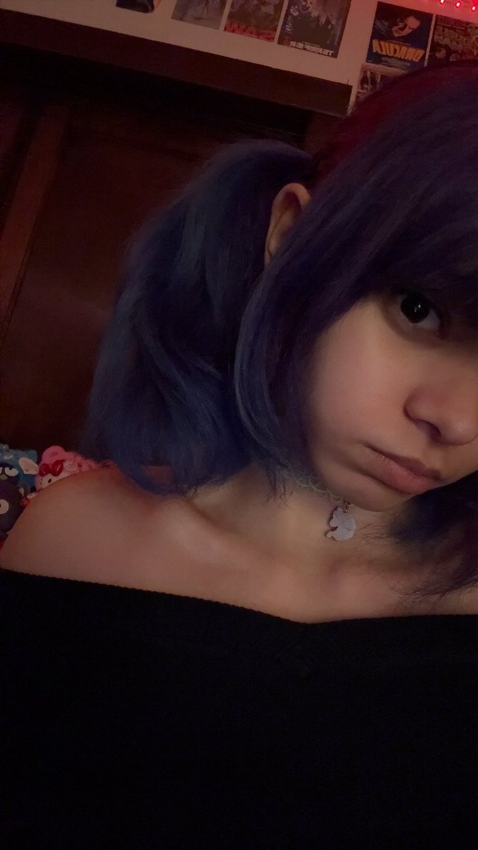 dolliestdere's tweet image. just a cute girl on da spectrum that luvs her black sweater :P 
#egirltwt #mootstwt #promotwt #alttwt