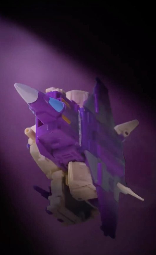 Talib1980's tweet image. Tease from BBTS of some Transformers Studio Series Transformers the Movie figures

Cliffjumper
Blitzwing
Cyclonus

#hasbro #transformers #transformersstudioseries #transformersthemovie