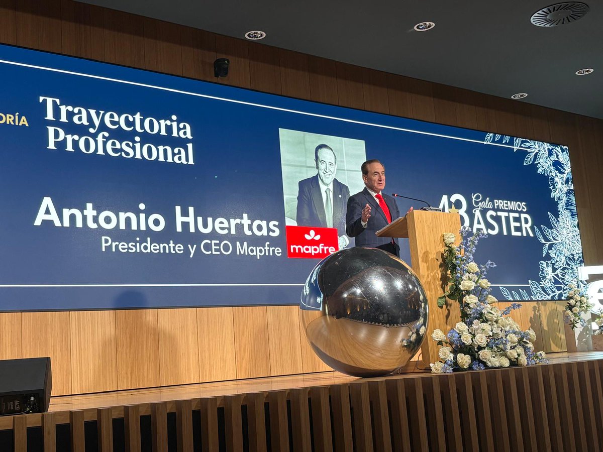 ahuertasmejias's tweet image. Muchas gracias a @ESIC_University por otorgarme el premio #Aster  a la trayectoria profesional  2026. Compartimos propósito social, ayudando a construir una mejor sociedad con el desarrollo del talento, el liderazgo ético y una visión humanista de la empresa. @MAPFRE