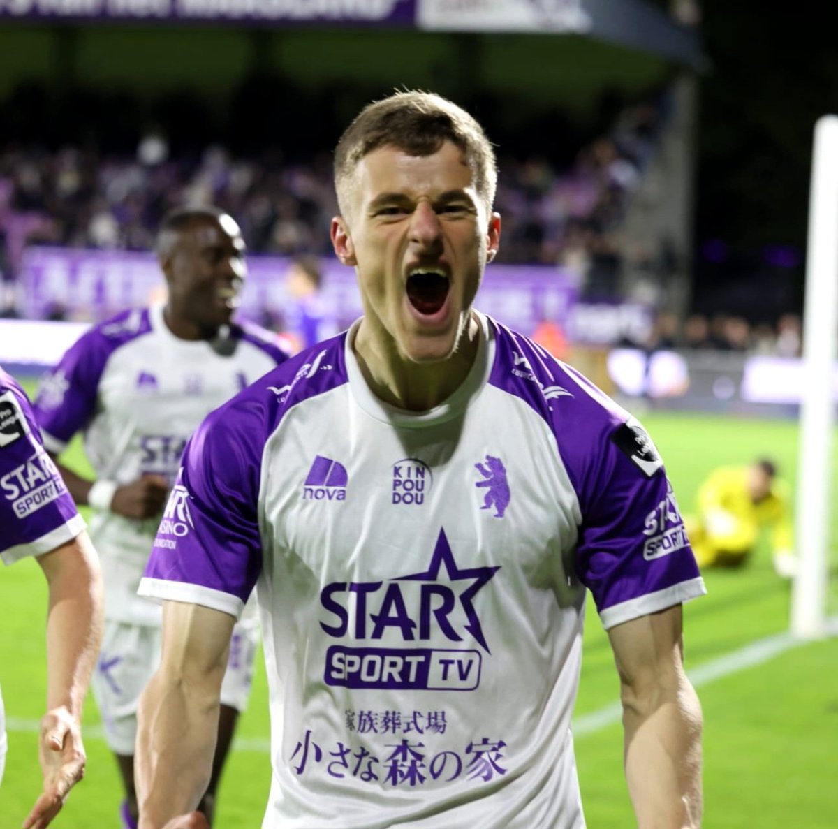 Tim_VE_'s tweet photo. De ontlading 💜💪 #Beerschot #patbee #laatsteminuut https://t.co/FKFkuoO7vl