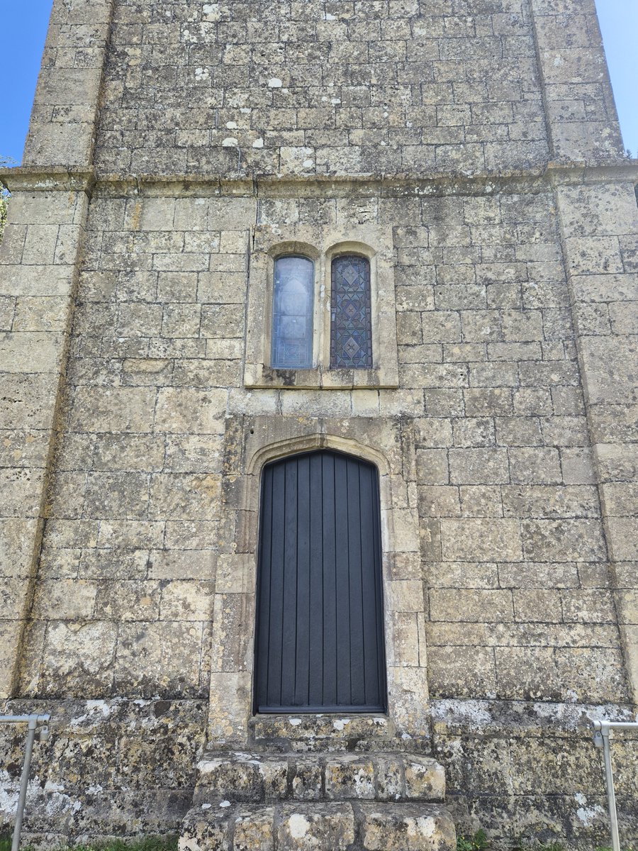 TheHistoryMouse's tweet image. A rather unusual #WestDoorAndWindowCombo from #StMartinNorthStoke #Somerset for #AdoorableThursday

This tower is an enigma. Norman with later window and door added (C15/C16) or an entire C18 rebuild replacing an original C12 tower? These don't look later additions to Mouse