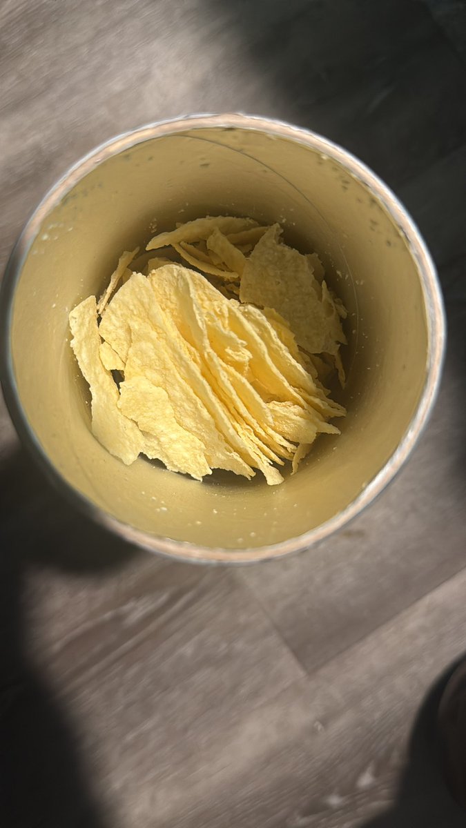 mario21680's tweet photo. @Pringles when I opened my container. https://t.co/qI9sqjIhGT