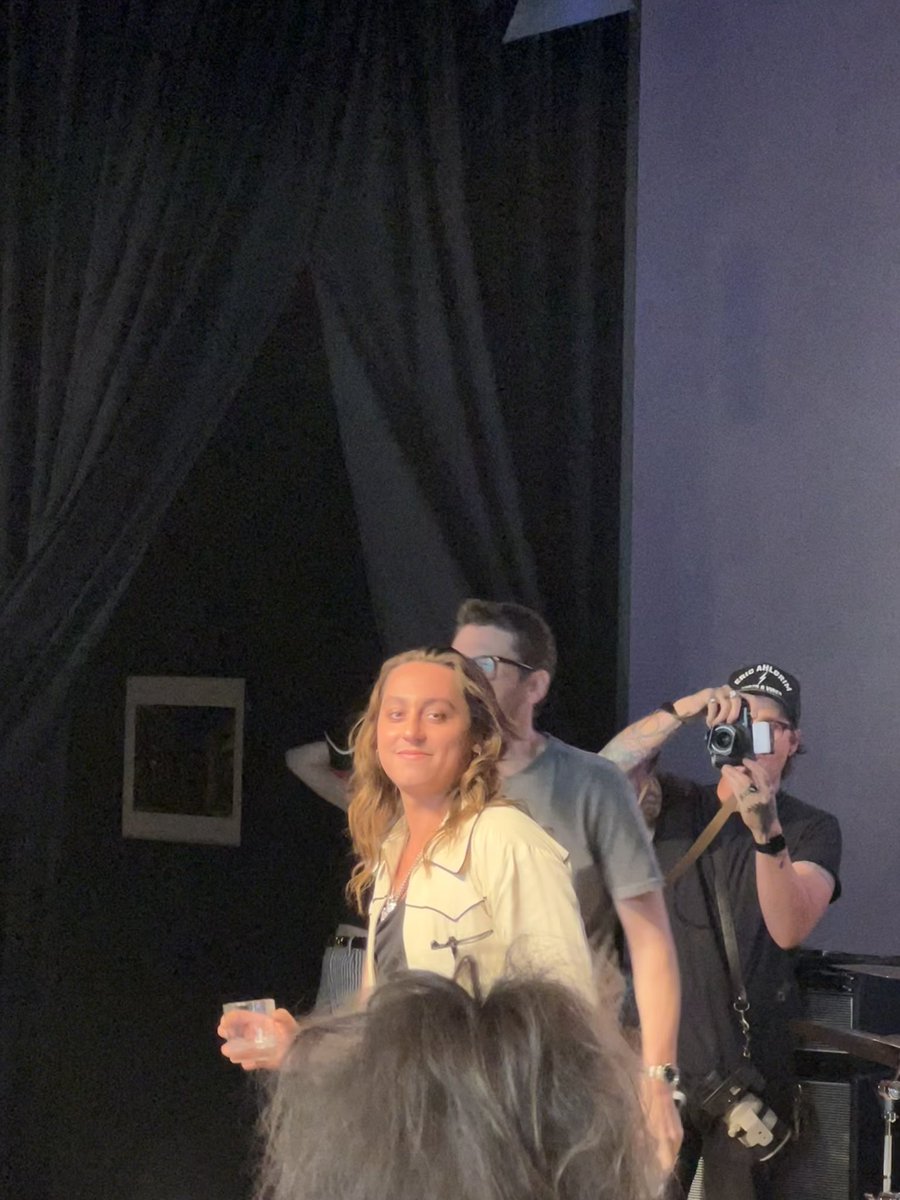 lindsay tweet media
