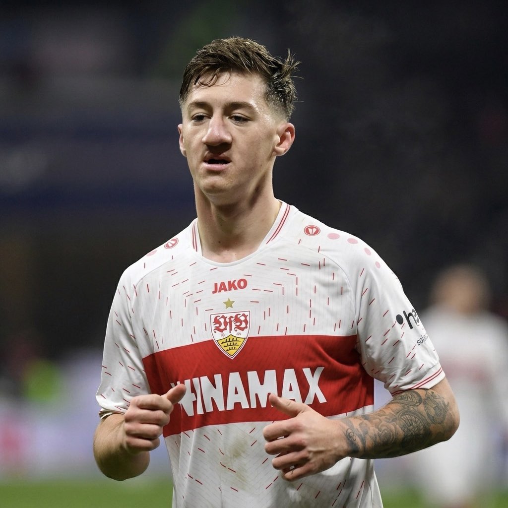 Bizarro como esse camarada aqui joga fácil.
Tem bola pra ser titular em time de elite da Europa.