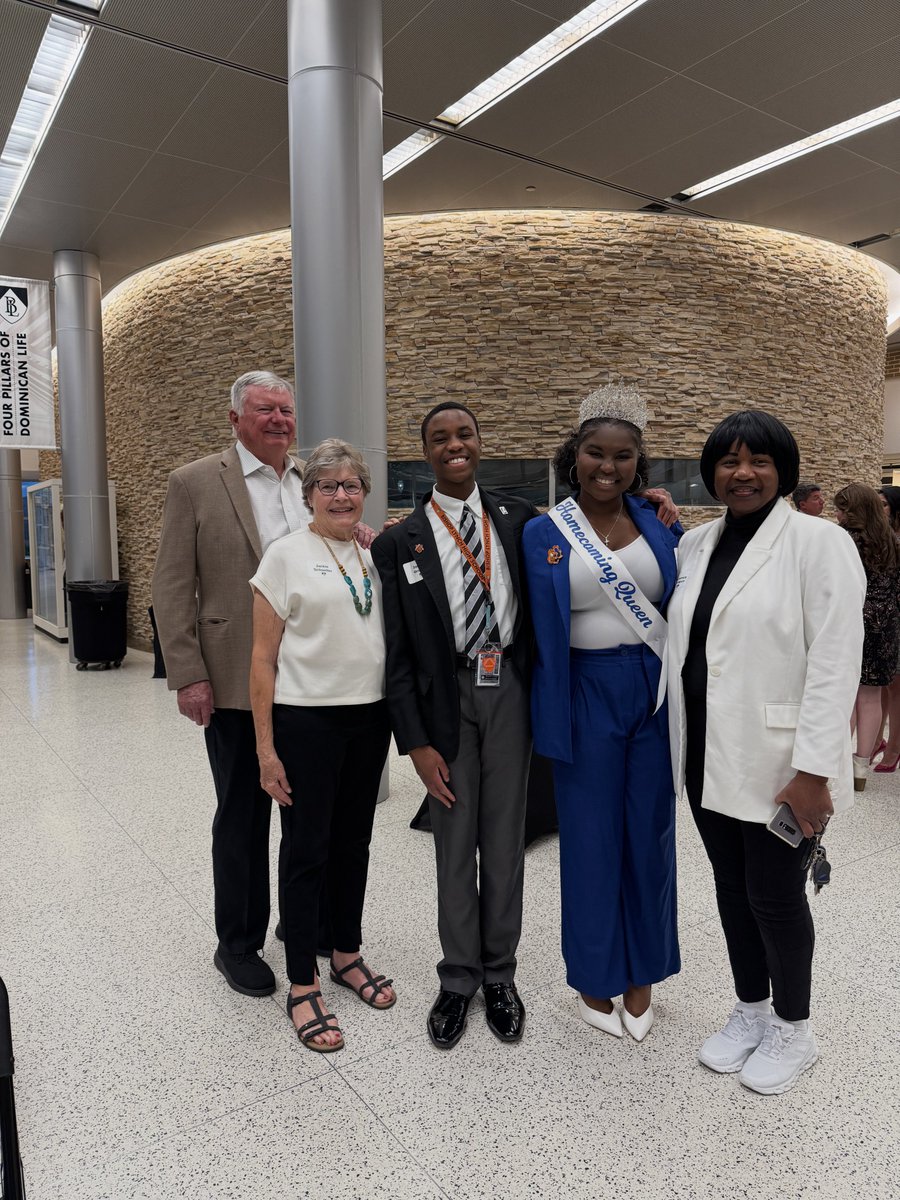 BishopLynch's tweet image. Gratitude was front and center as we celebrated 20 years of the Bridges Scholarship at Bishop Lynch!

Thanks to the generosity of the Schwitter family and @GiveWisely, more than $5 million in scholarships and 470 awards have impacted our Friars.🖤 #FriarFamily #GoFriars