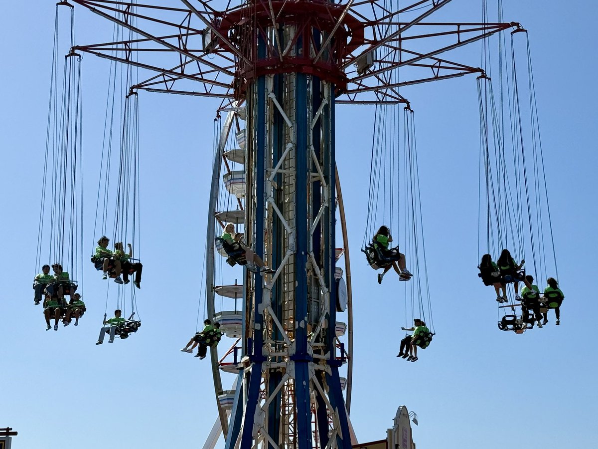 MCHS_Rams's tweet photo. MCHS C/O 2026 Seniors take over Pleasure Pier!! #seniortrip #2026seniors https://t.co/pjVarEijwL