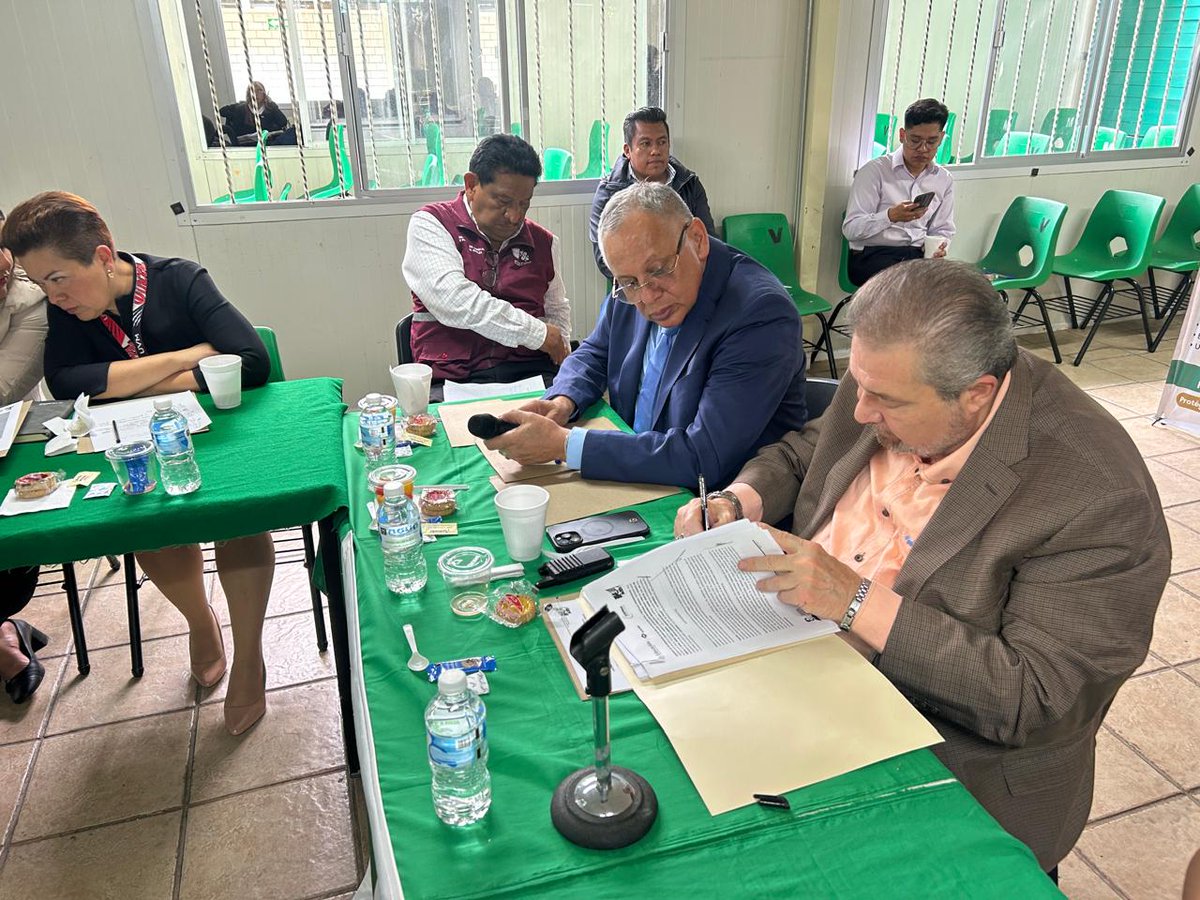 conaxoch's tweet photo. ¡Fortaleciendo alianzas! 🤝🎓

Hoy realizamos la 1.ª Sesión Ordinaria del Comité de Vinculación en el plantel Conalep Xochimilco. Trabajamos con líderes del sector para crear nuevas oportunidades y proyectos que impulsen el talento de nuestra comunidad. 🚀🌟
#CONALEP #CONALEPCDMX https://t.co/s0RIW33Hus