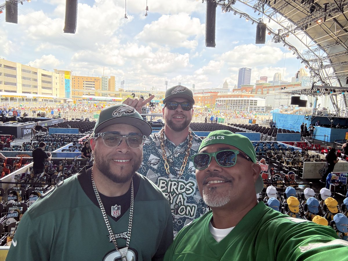 4thandJawn's tweet photo. Happy Draft day and go birds! https://t.co/iVO70d2kgd