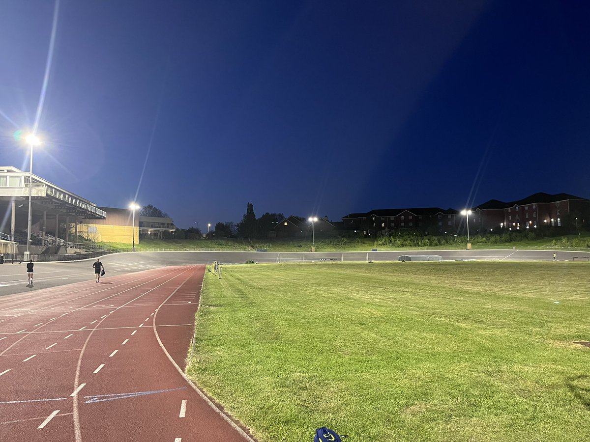 carolineG_19's tweet image. Managed a track session tonight,  7 x 400m with 200m float recoveries 😰 sounded easy on paper! Enjoyed it once it was over 😬 but a great set to do!  #running
