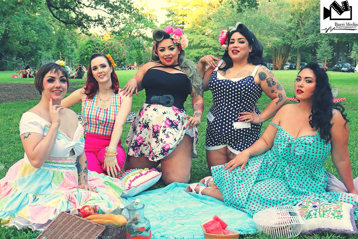 BarriMedia's tweet image. A picnic is more than a meal; it’s time together. 💛

This National Picnic Day, pack a basket of goodies and a blanket, grab your family, bestie or fur baby, and head to a park to soak up those sunshine vibes. #NationalPicnicDay

📸@BarriMedia 

#houston #picnicday #Photography