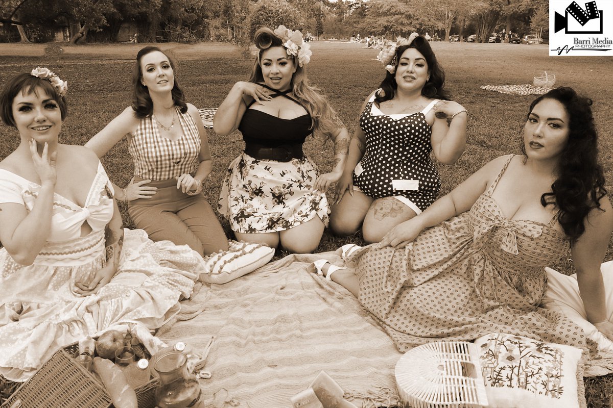 BarriMedia's tweet image. A picnic is more than a meal; it’s time together. 💛

This National Picnic Day, pack a basket of goodies and a blanket, grab your family, bestie or fur baby, and head to a park to soak up those sunshine vibes. #NationalPicnicDay

📸@BarriMedia 

#houston #picnicday #Photography