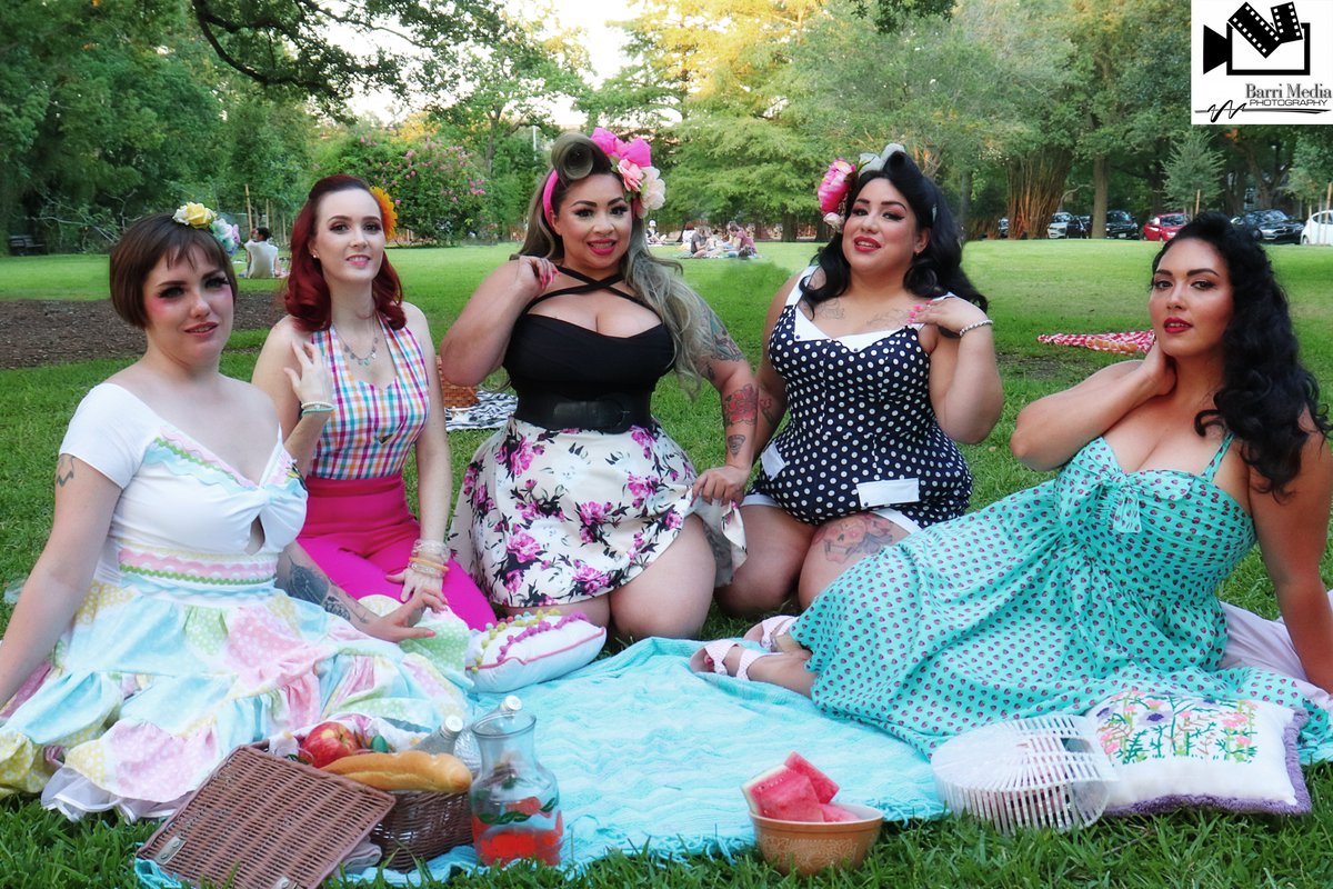BarriMedia's tweet image. A picnic is more than a meal; it’s time together. 💛

This National Picnic Day, pack a basket of goodies and a blanket, grab your family, bestie or fur baby, and head to a park to soak up those sunshine vibes. #NationalPicnicDay

📸@BarriMedia 

#houston #picnicday #Photography