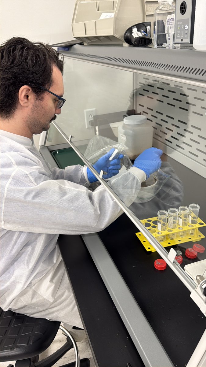 GeneoscopyCo's tweet photo. For Medical Laboratory Professionals Week, we pulled back the curtain on the specialized expertise utilized everyday here in the lab at Geneoscopy. Success in colorectal cancer prevention isn't just about the technology, it’s about the people who operate it with integrity daily. https://t.co/JbxFVQhqJ3