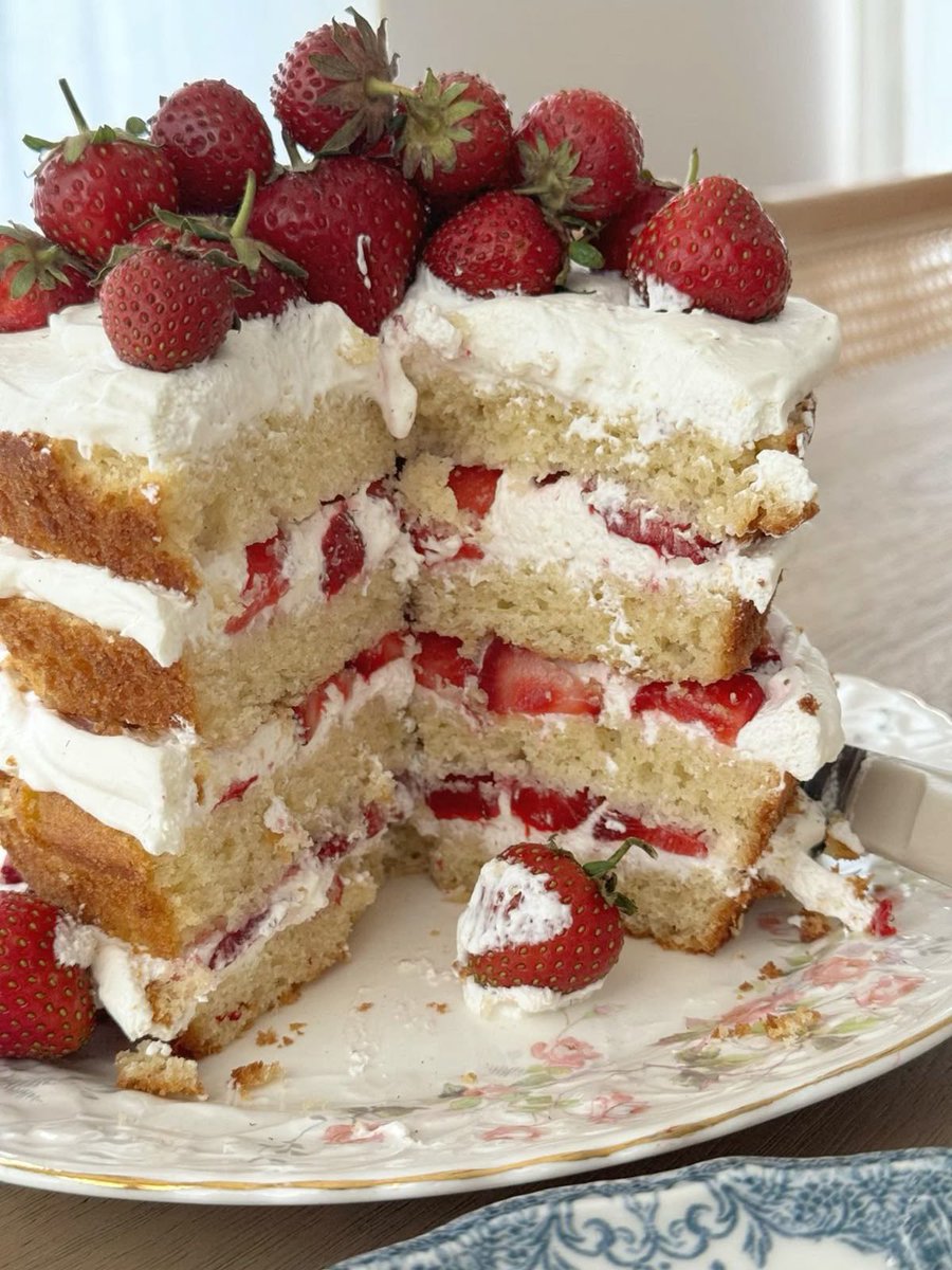 colessence's tweet image. Foods I want to try for the first time someday..

⋆｡‧˚ʚ 🧁 ɞ˚‧｡⋆

Food poll for #edtwt &amp;amp; #shedtwt 

⏔⏔⏔ ꒰ ᧔ෆ᧓ ꒱ ⏔⏔⏔

#foodpoll #interactivethread